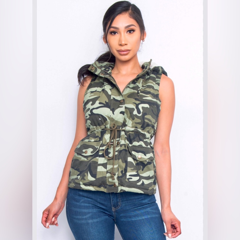 Camouflage Sherpa-Lined Hooded Camo Vest (Olive) size Medium